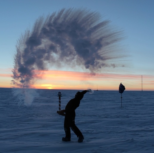 throwing boiling water in -90 F air